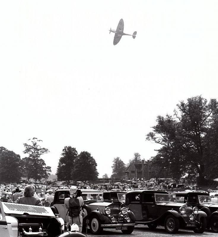 1990 - Castle Ashby Spitfire fly past